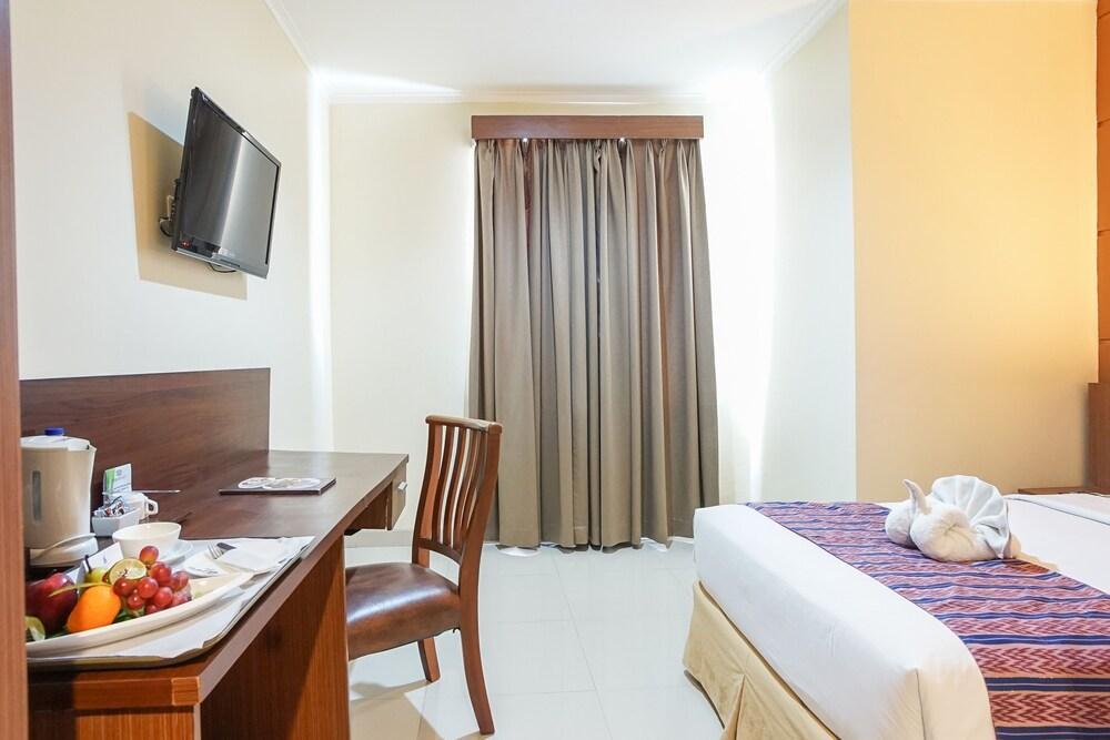 Aerotel Smile Losari Makassar Exterior photo